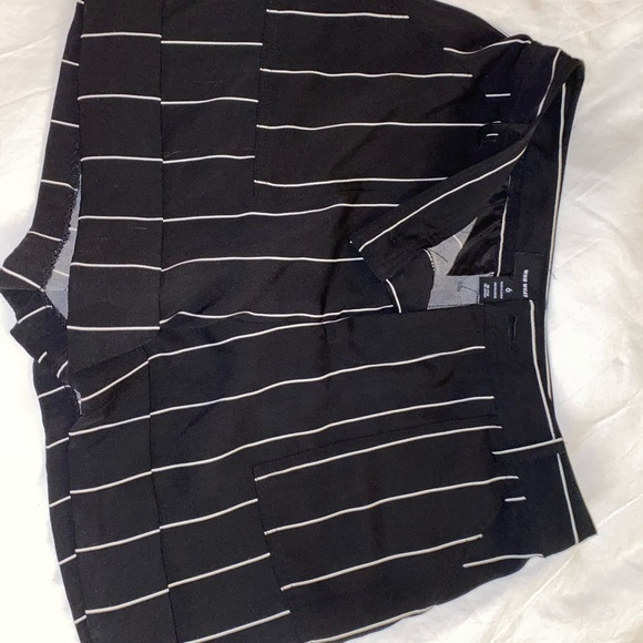 PIN STRIPED SHORTS - Picture 2 of 2